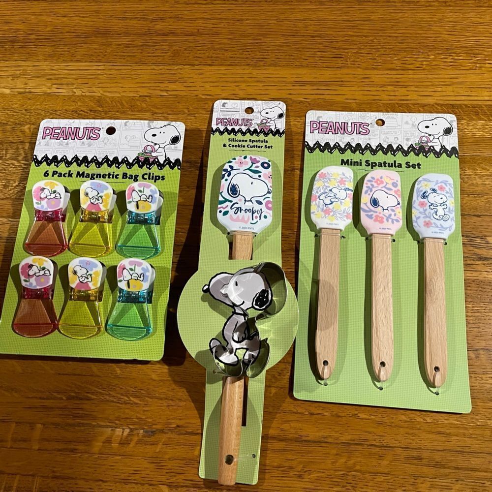 Peanuts Snoopy Spring Bag Clips, Spatulas and Cookie Cutter Set of 11 NWT